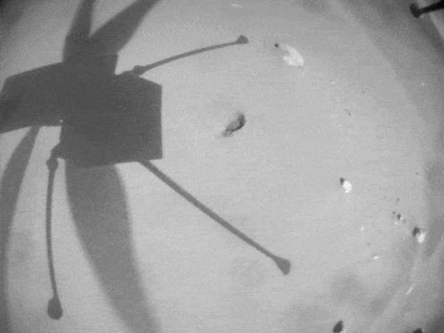Este GIF animado fue generado utilizando imágenes adquiridas por la cámara de navegación a bordo de Ingenuity, el helicóptero de la NASA en Marte, durante su vuelo número 25 el día 8 de abril de 2022. Cubriendo una distancia de 704 metros (2.310 pies) y a una velocidad de 5,5 metros por segundo (12 millas por hora), ha sido el vuelo más largo y rápido del helicóptero del planeta rojo hasta la fecha. El primer fotograma del clip muestra la vista casi un segundo después iniciar el vuelo. Después de alcanzar una altitud de 10 metros (33 pies), el helicóptero se dirige hacia el suroeste, acelerando a su velocidad máxima de 19,3 km/h (12 mph) en menos de tres segundos. Ingenuity primero vuela por encima de un grupo de ondas de arena y luego, casi a la mitad del video, sobre varios campos de rocas. Finalmente, abajo aparece un terreno relativamente plano y sin rasgos distintivos, lo que lo convierte en un buen lugar de aterrizaje. El video del vuelo de 161,3 segundos se aceleró unas cinco veces.