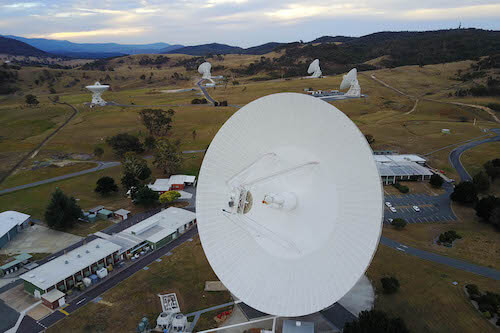 Las antenas de radio en forma de plato en el complejo DSN en Canberra, Australia.