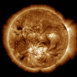 una imagen que muestra los bucles de la corona del Sol