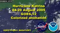 Una imagen pequeña de marco de la película dice huracán Katrina 24 a 29 agosto, 2005, el GOES-12, la animación de colores.