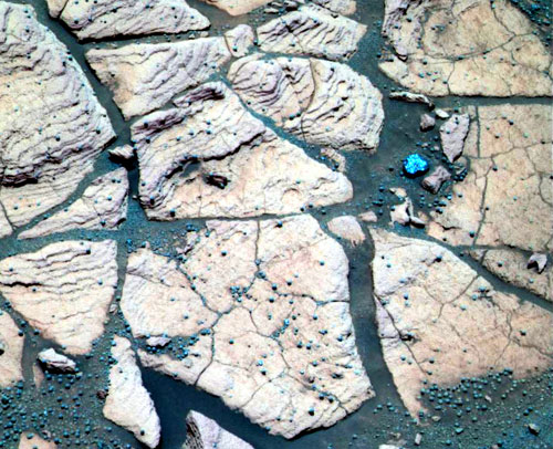 Una imagen de los arándanos de hematita gris en Marte