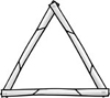 Tres troncos abrochados entre sí para formar un triángulo.