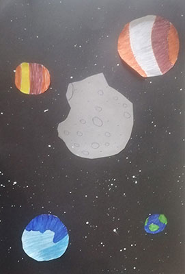 El usuario envió una pintura de un asteroide rodeado de planetas.