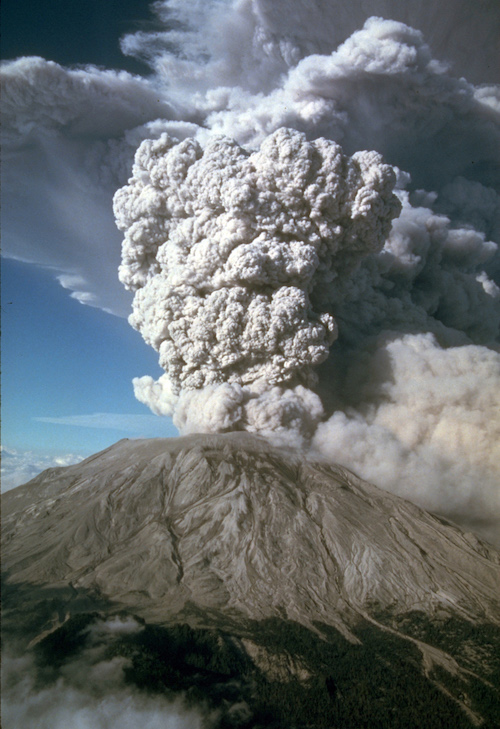 Esta fotografía muestra una erupción del Monte St. Helens en Washington en Julio de 1980.