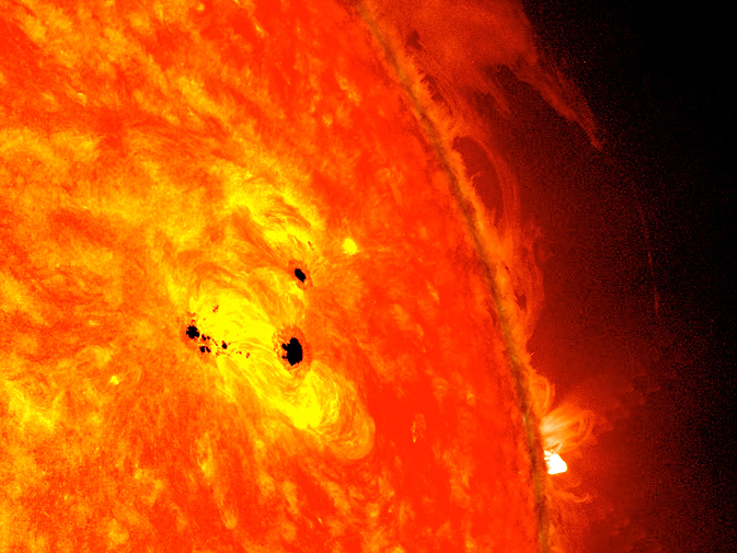 En esta imagen, puede ver una región activa en el sol con manchas solares oscuras.