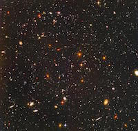 una foto de muchas galaxias pequeñas